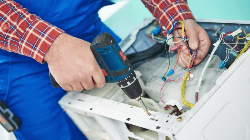 Gölmarmara Electrolux Electrolux çamaşır makinesi kart tamiri – Su almama arızası orijinal parça ile giderildi. - Teknik servis örneği
